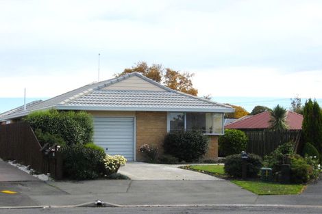 Photo of property in 16 Thornhill Place, Sockburn, Christchurch, 8042