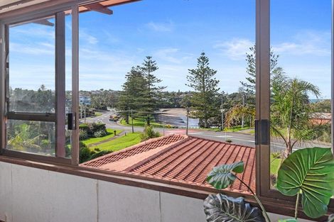 Photo of property in 1/918 Beach Road, Waiake, Auckland, 0630