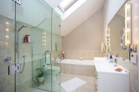 Photo of property in 28 Robert Ross Place, Clendon Park, Auckland, 2103