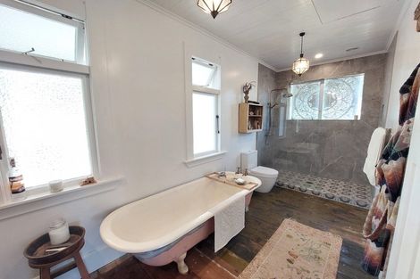 Photo of property in 20 Mcfarlane Street, Oakura, 4314