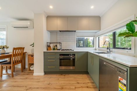 Photo of property in 15 Raeble Walkington Lane, Wallaceville, Upper Hutt, 5018