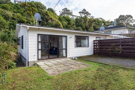 Photo of property in 42a Salford Street, Newlands, Wellington, 6037