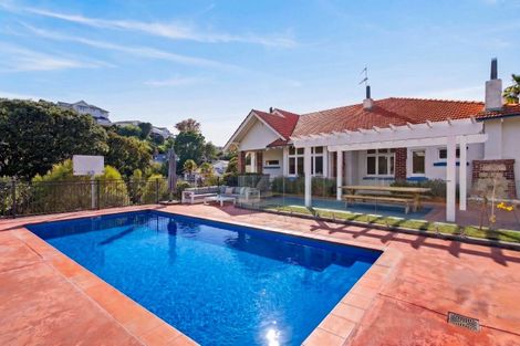 Photo of property in 60 Milton Road, Bluff Hill, Napier, 4110