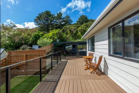 Photo of property in 76 Omapere Street, Whitby, Porirua, 5024