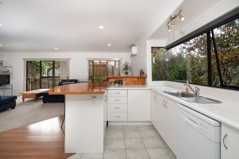 Photo of property in 7 Juneau Place, Glendene, Auckland, 0602