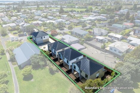 Photo of property in 2/18 Albert Road, Kelston, Auckland, 0602