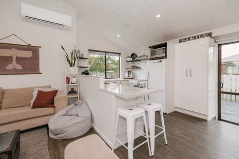 Photo of property in 21 Peppertree Glade, Kelvin Grove, Palmerston North, 4414