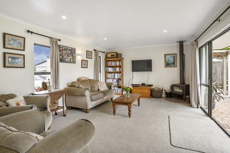 Photo of property in 24 Makiri Street, Helensville, 0800