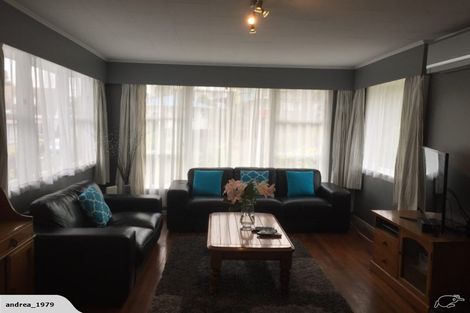 Photo of property in 14 Omega Street, Newlands, Wellington, 6037