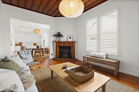 Photo of property in 27 Napier Terrace, Hospital Hill, Napier, 4110