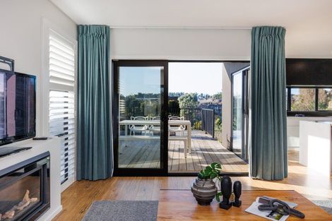 Photo of property in 18 Silkwood Place, Fitzherbert, Palmerston North, 4410