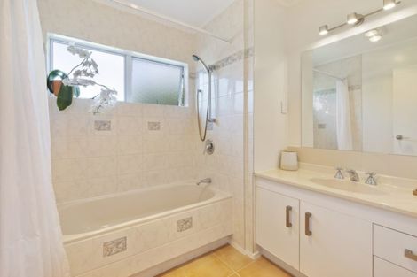 Photo of property in 2/7 Camden Place, Papatoetoe, Auckland, 2025