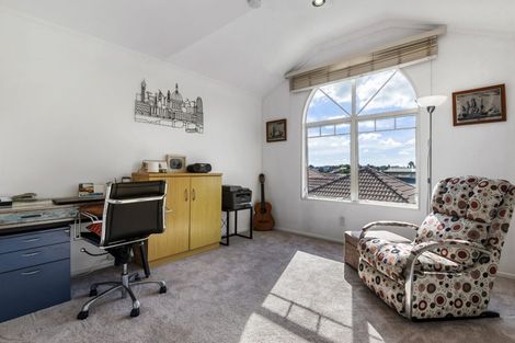 Photo of property in 1/31 Taroka Close, Pinehill, Auckland, 0632