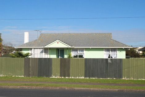 Photo of property in 243 Robertson Road, Mangere East, Auckland, 2024
