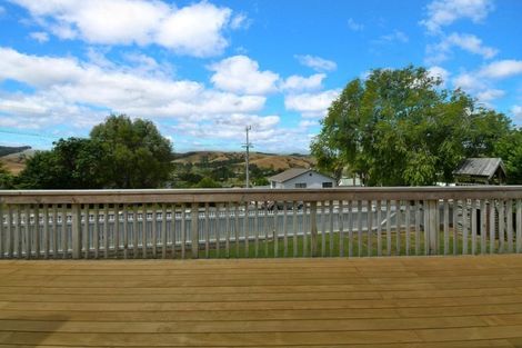 Photo of property in 72 Garfield Road, Helensville, 0800
