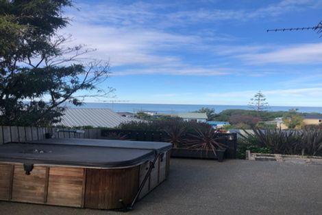 Photo of property in 17 Queen Street, Brighton, Dunedin, 9035
