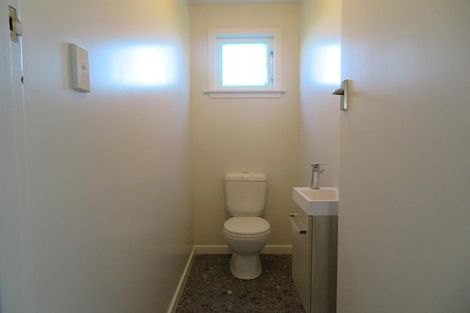 Photo of property in 33 Happy Valley Road, Owhiro Bay, Wellington, 6023