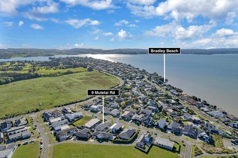 Photo of property in 9 Mutetai Road, Clarks Beach, 2122