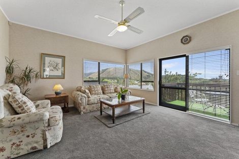 Photo of property in 38 Kakariki Grove, Waikanae, 5036