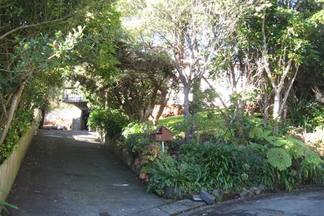 Photo of property in 3 Royston Way, Newlands, Wellington, 6037