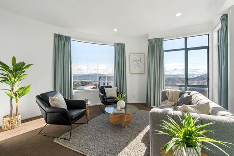 Photo of property in 12 Signallers Grove, Strathmore Park, Wellington, 6022