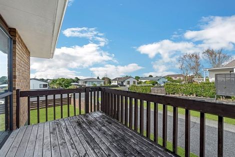 Photo of property in 44a Edgewater Parade, Waiuku, 2123