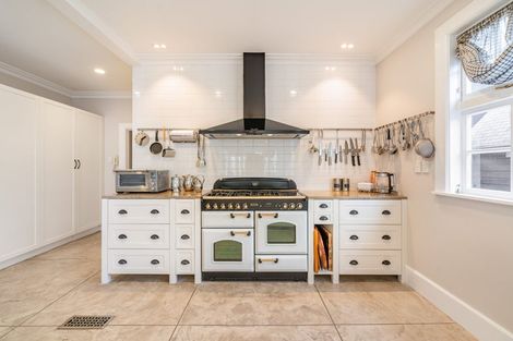 Photo of property in 291 Fergusson Drive, Heretaunga, Upper Hutt, 5018