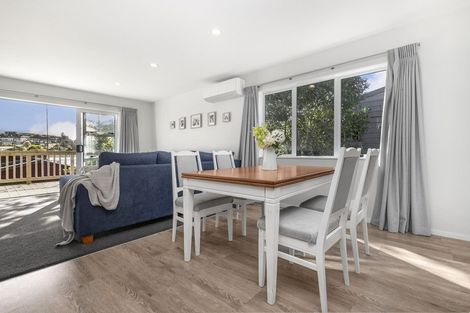 Photo of property in 24 Holiday Road, Stanmore Bay, Whangaparaoa, 0932