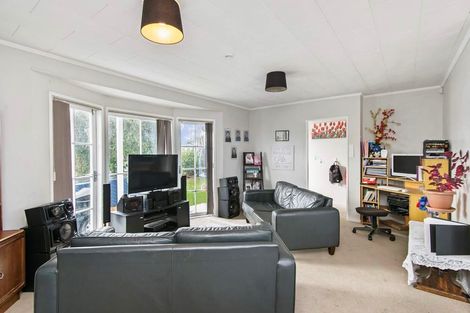 Photo of property in 42 Staverton Crescent, Mangere, Auckland, 2022