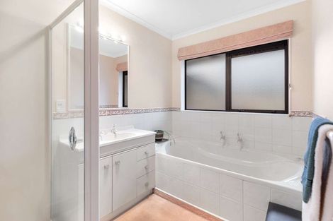 Photo of property in 3 Celtic Court, Roslyn, Palmerston North, 4414