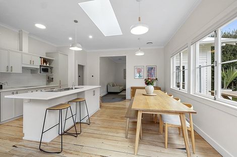 Photo of property in 66 Paynters Avenue, Strandon, New Plymouth, 4312