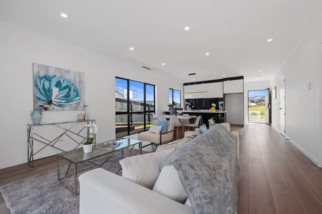 Photo of property in 52 Whakairo Crescent, Gulf Harbour, 0930