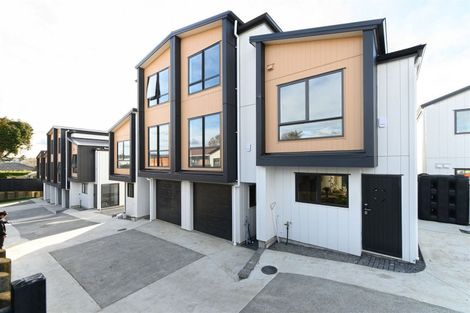 Photo of property in 13 Scanlen Terrace, Kelston, Auckland, 0602