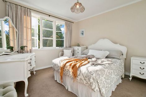 Photo of property in 63 Forrest Hill Road, Milford, Auckland, 0620