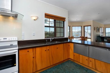 Photo of property in 335 Waihi Road, Hawera, 4673