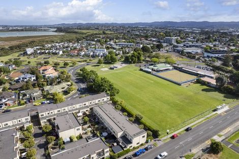 Photo of property in 5/15 Harbour View Road, Te Atatu Peninsula, Auckland, 0610