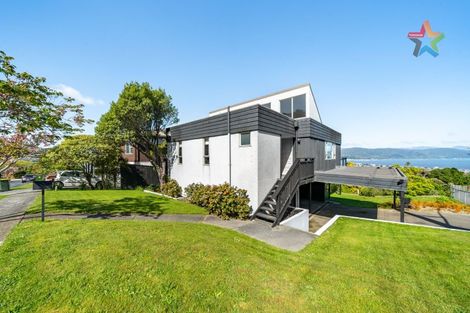 Photo of property in 2 Stanhope Grove, Korokoro, Lower Hutt, 5012