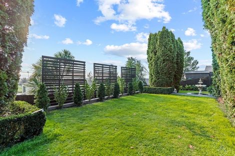Photo of property in 16 Highcrest Heights, Westmorland, Christchurch, 8025