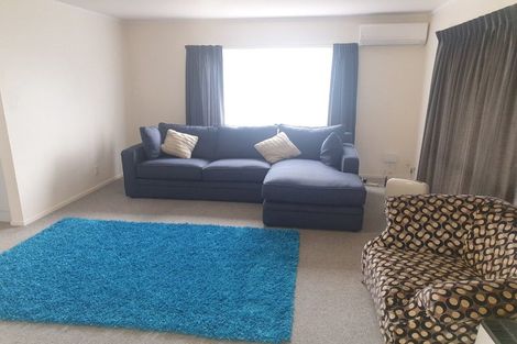Photo of property in 136 Queens Drive, Lyall Bay, Wellington, 6022