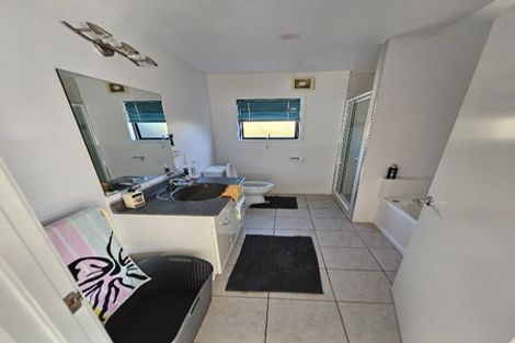 Photo of property in 1 Ridley Green, Churton Park, Wellington, 6037