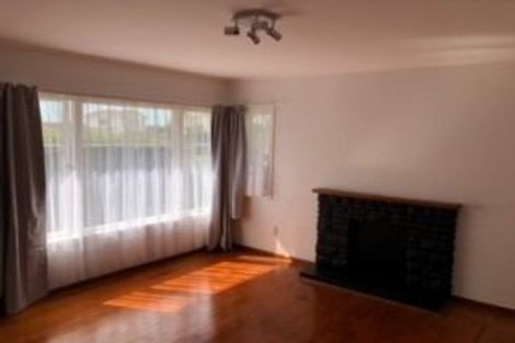 Photo of property in 51 Beach Road, Te Atatu Peninsula, Auckland, 0610