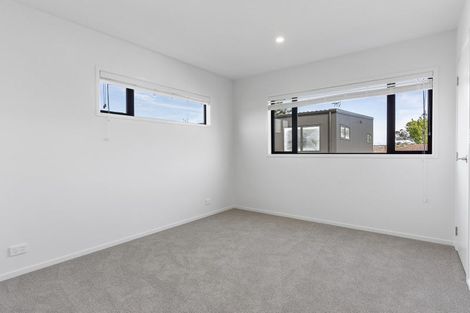 Photo of property in 22b Graham Avenue, Te Atatu Peninsula, Auckland, 0610
