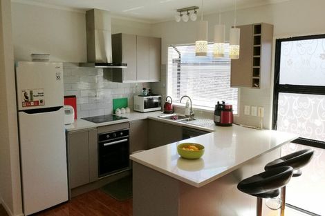 Photo of property in 2/12 Merriefield Avenue, Forrest Hill, Auckland, 0620