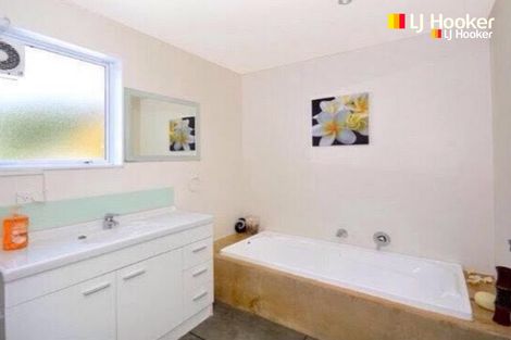 Photo of property in 27 Earls Road, Saint Clair, Dunedin, 9012