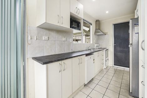Photo of property in 59 Sylvan Crescent, Te Atatu South, Auckland, 0610