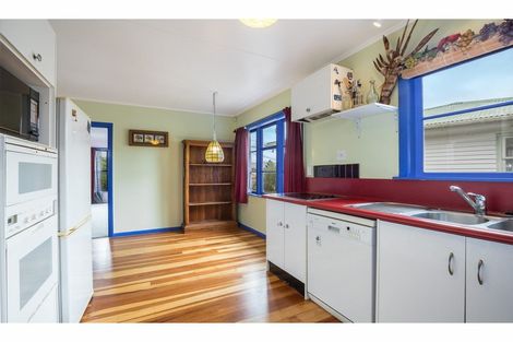 Photo of property in 27 Amundsen Grove, Stokes Valley, Lower Hutt, 5019