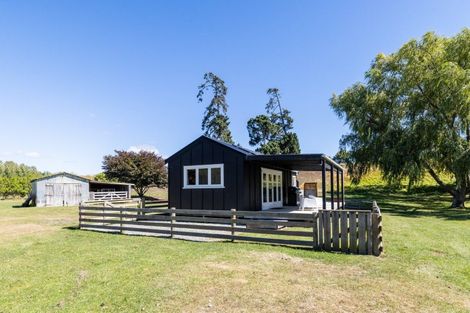 Photo of property in 10 Charlton Road, Te Awanga, 4102