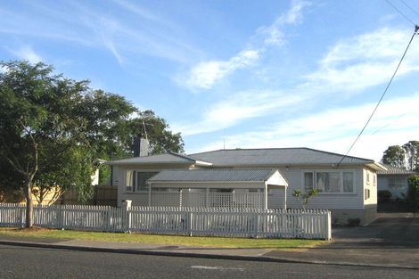 Photo of property in 1/122 Chivalry Road, Glenfield, Auckland, 0629