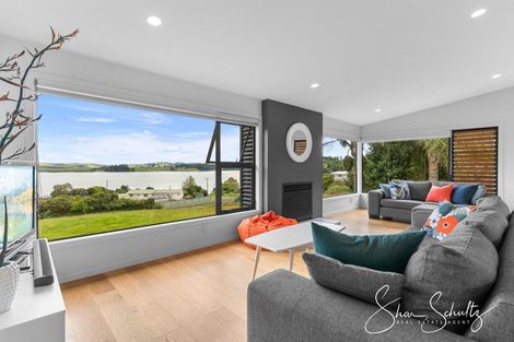 Photo of property in 24 Oxford Street, Whakapirau, Maungaturoto, 0583