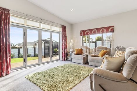 Photo of property in 53 Ina Ville Drive, Pukekohe, 2120